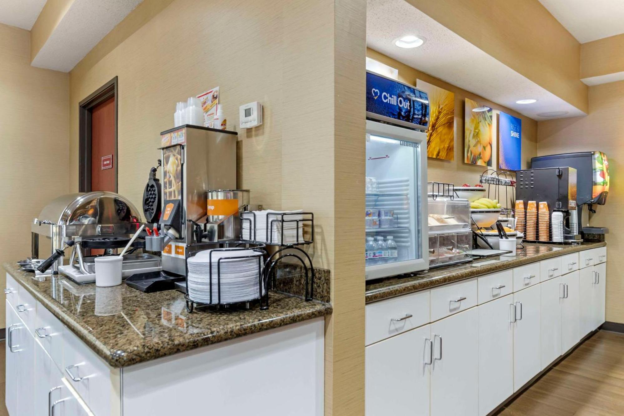 Comfort Inn & Suites Сегиин Екстериор снимка