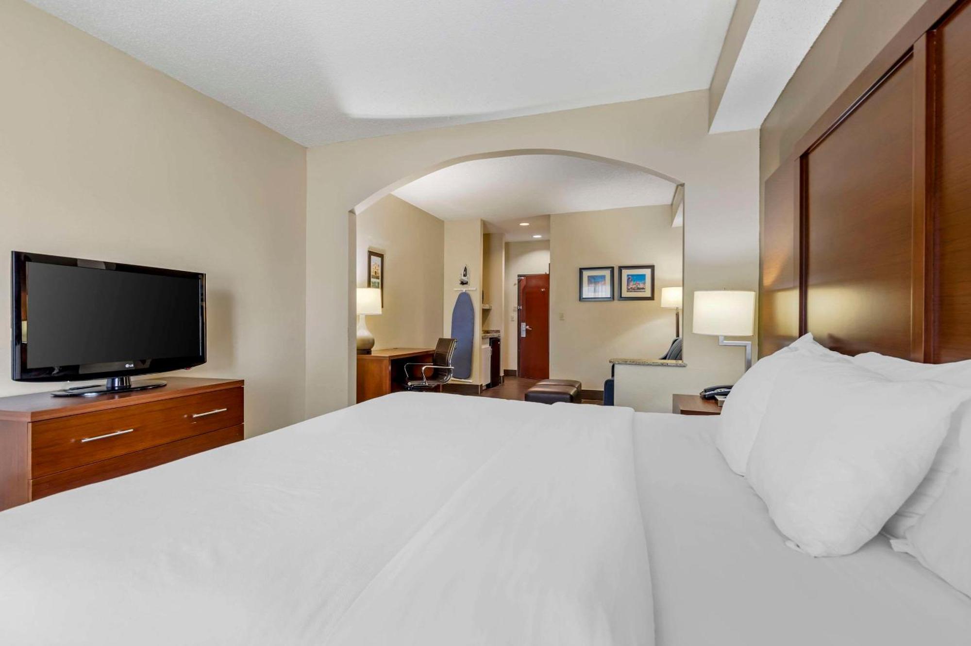 Comfort Inn & Suites Сегиин Екстериор снимка