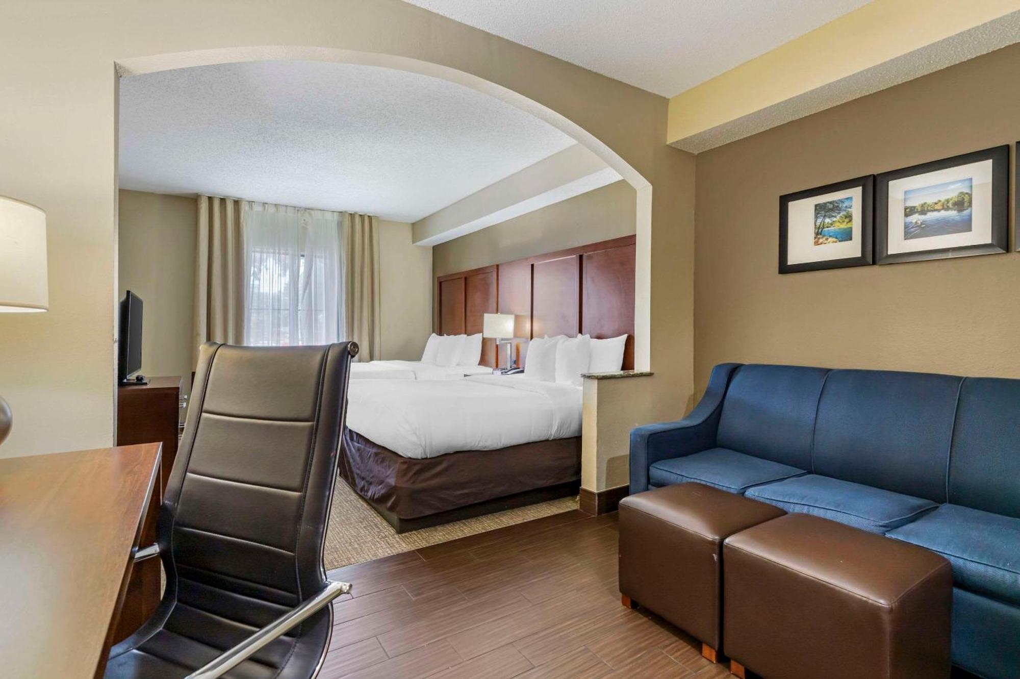 Comfort Inn & Suites Сегиин Екстериор снимка