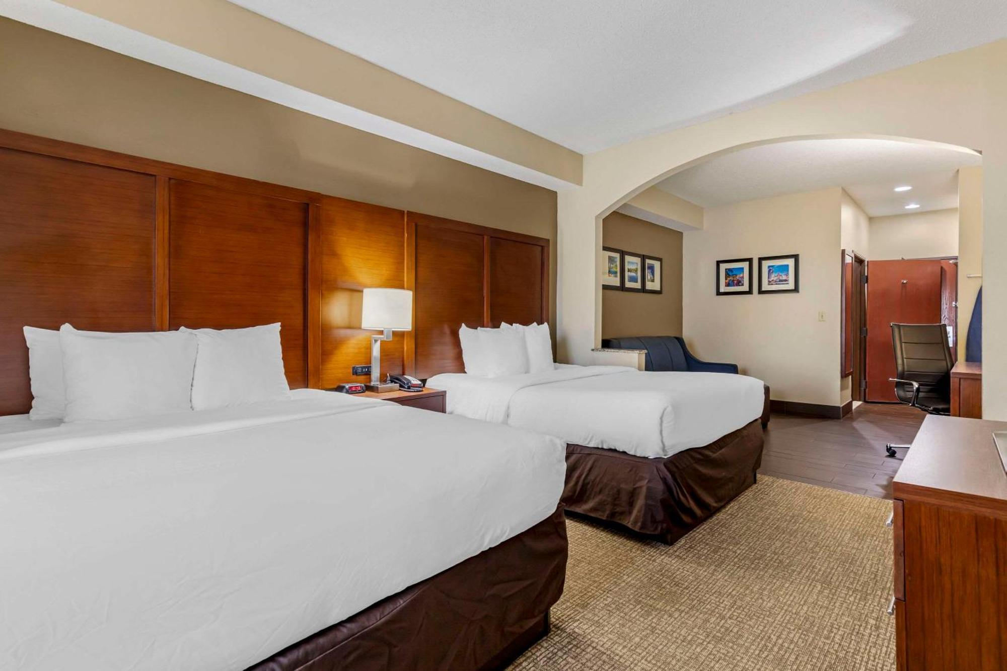 Comfort Inn & Suites Сегиин Екстериор снимка
