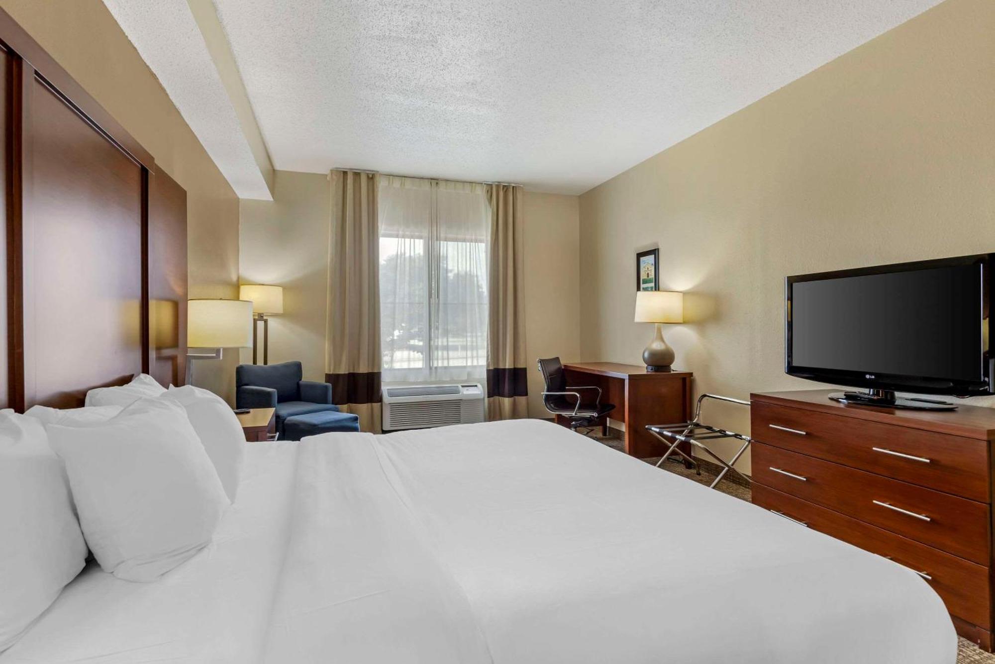 Comfort Inn & Suites Сегиин Екстериор снимка