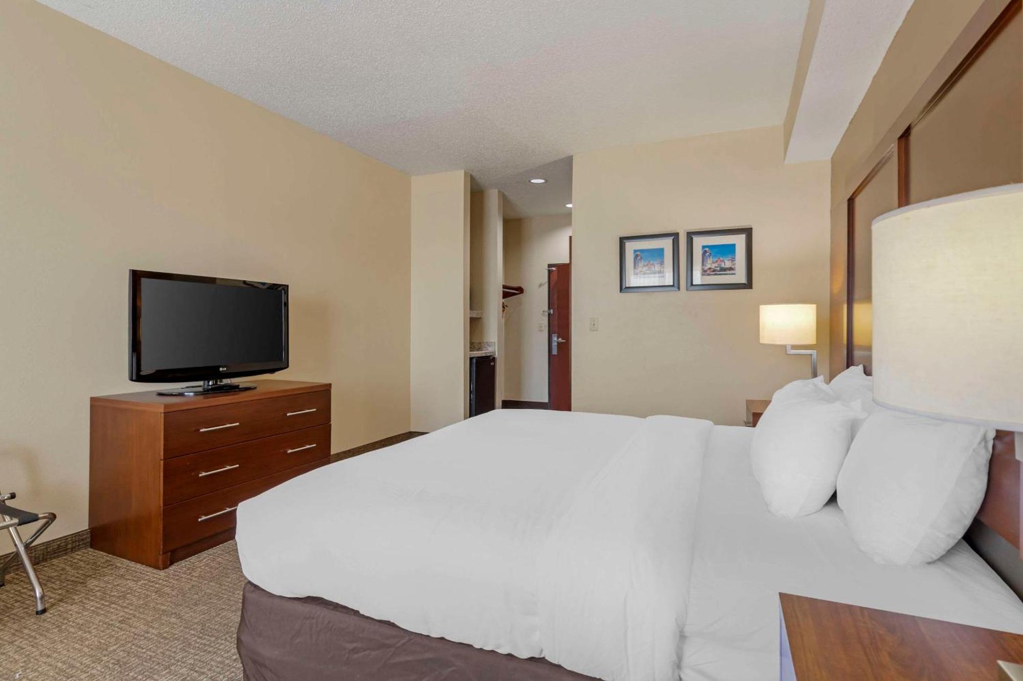 Comfort Inn & Suites Сегиин Екстериор снимка