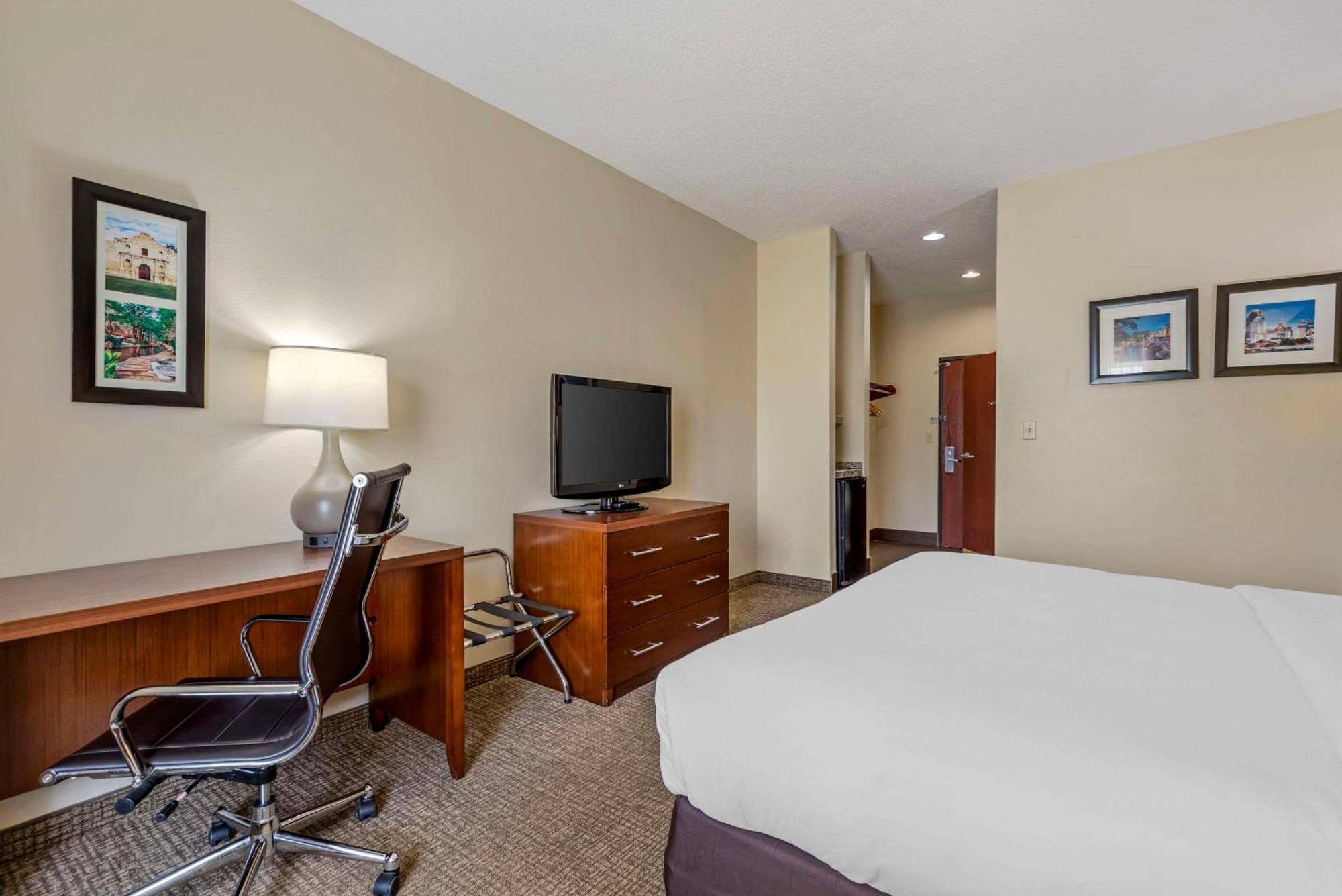 Comfort Inn & Suites Сегиин Екстериор снимка