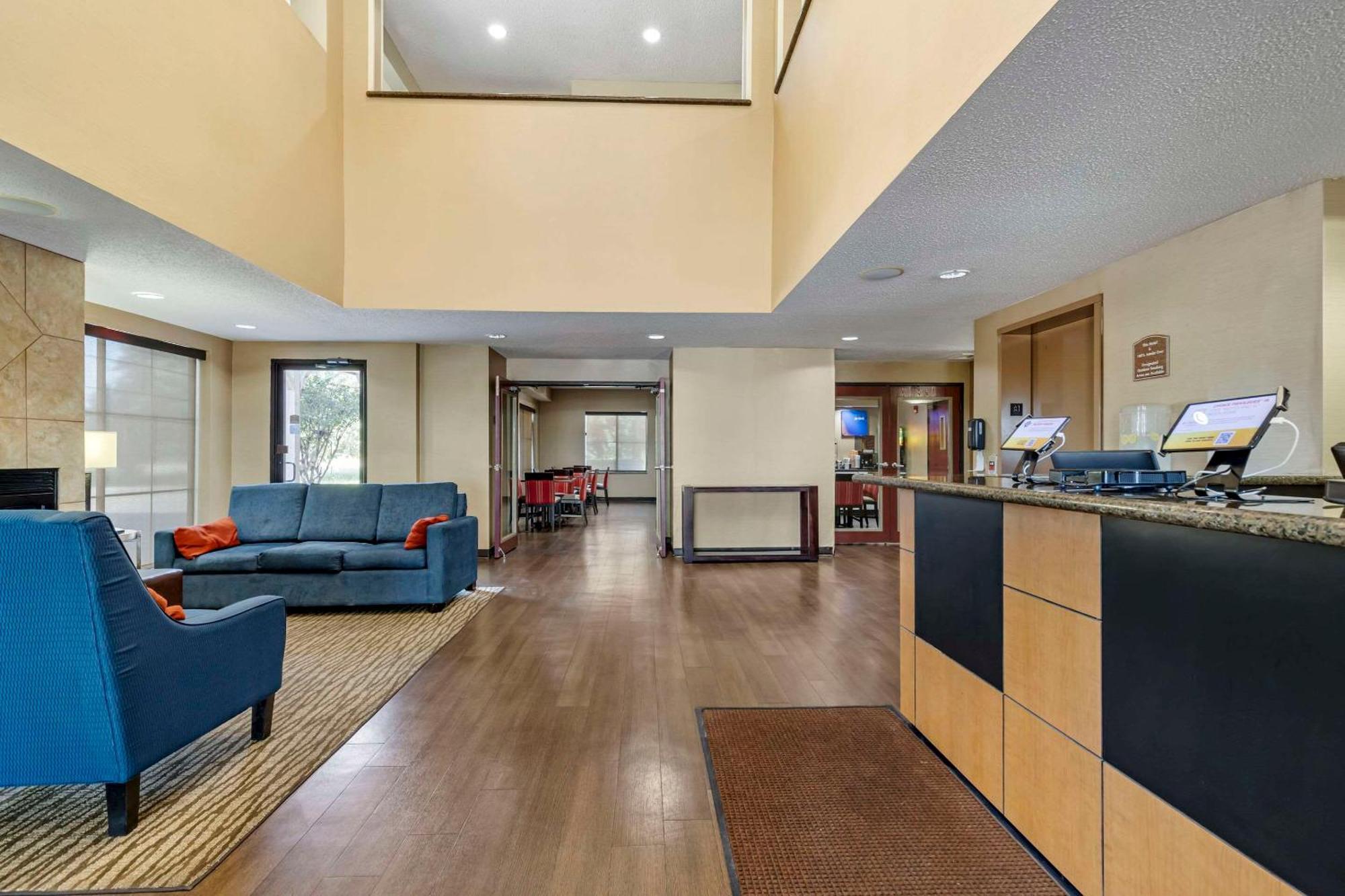 Comfort Inn & Suites Сегиин Екстериор снимка